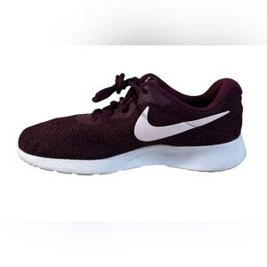 Nike Tanjun Women’s Running Shoes, Color Bordeaux/White, Size 9